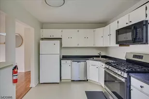 69 Amberly Ct, Franklin Township, NJ 08823 - Photo 7