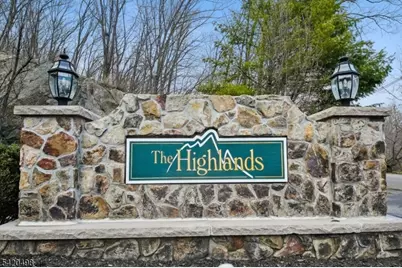 37 Mountainside Dr, Pompton Lakes, NJ 07442 - Photo 13