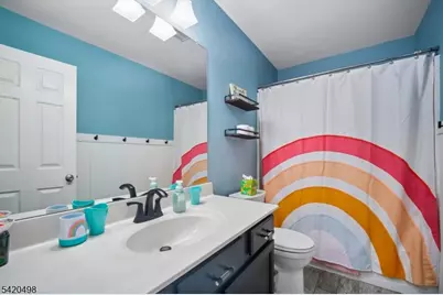 37 Mountainside Dr, Pompton Lakes, NJ 07442 - Photo 9