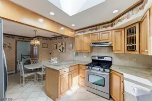 37 Farmingdale Rd, Wayne, NJ 07470 - Photo 9