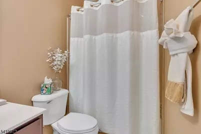 906 Memorial Dr, Belleville, NJ 07109 - Photo 25