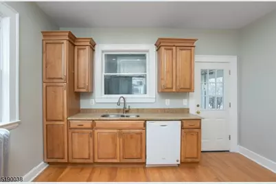 31 Cloverhill Pl #1, Montclair, NJ 07042 - Photo 11