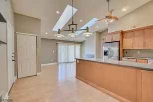 268 Kempsey Dr, North Brunswick Township, NJ 08902 - Photo 15