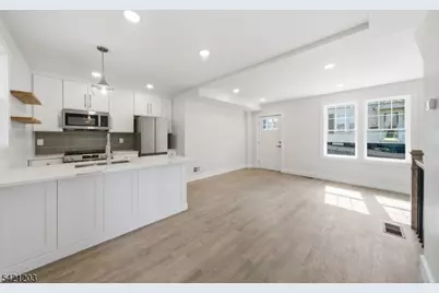 33 Clinton Pl, Morristown, NJ 07960 - Photo 7