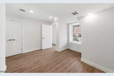 33 Clinton Pl, Morristown, NJ 07960 - Photo 15