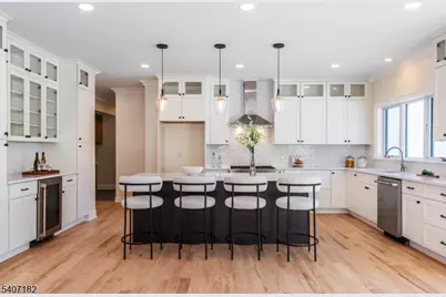 19 West Dr, Fairfield, NJ 07004 - Photo 5