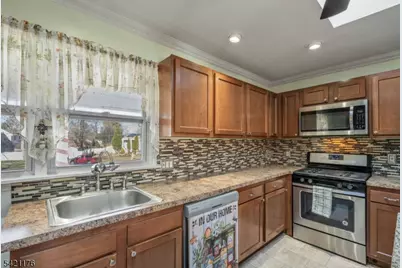 4 Lynn Ct, Lincoln Park, NJ 07035 - Photo 9