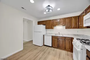 113 Heather Ct, Edison, NJ 08820 - Photo 11