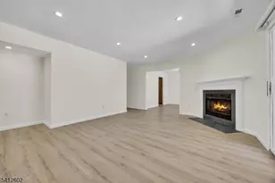 113 Heather Ct, Edison, NJ 08820 - Photo 3