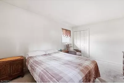 100 Hayes Ave, Clark Township, NJ 07066 - Photo 15