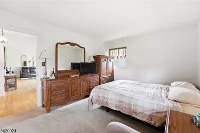 100 Hayes Ave, Clark Township, NJ 07066 - Photo 13