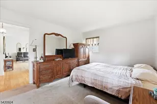 100 Hayes Ave, Clark Township, NJ 07066 - Photo 13