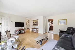 100 Hayes Ave, Clark Township, NJ 07066 - Photo 7