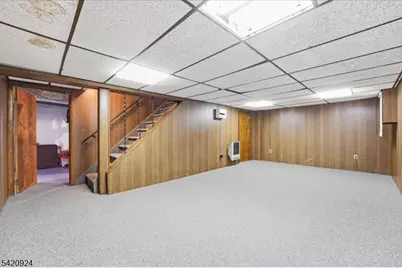 100 Hayes Ave, Clark Township, NJ 07066 - Photo 21