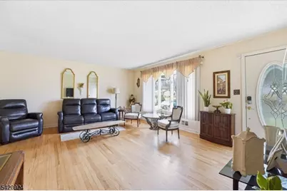 100 Hayes Ave, Clark Township, NJ 07066 - Photo 5