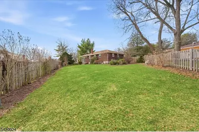 100 Hayes Ave, Clark Township, NJ 07066 - Photo 25