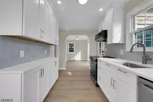 24 Riverwood Ave, Bedminster Township, NJ 07921 - Photo 11