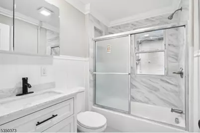 621 Roosevelt Ave, Carteret, NJ 07008 - Photo 15