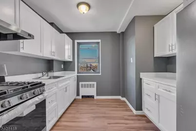 208 Anderson St, Hackensack, NJ 07601 - Photo 9