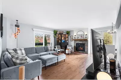 28 Trafalgar Ct, Washington Township, NJ 07840 - Photo 5