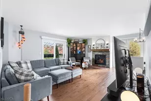 28 Trafalgar Ct, Washington Township, NJ 07840 - Photo 5