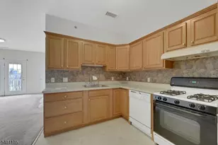 520 Victor St, Saddle Brook Township, NJ 07663 - Photo 9