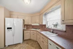 52 Broadway, Clark Township, NJ 07066 - Photo 11