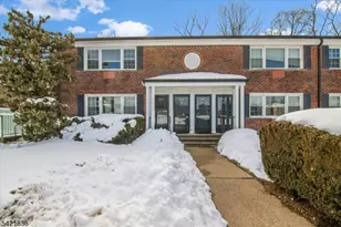 323 Pitney Pl, Morris Township, NJ 07960 - Photo 3