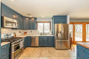 104 Lionshead Dr W, Wayne, NJ 07470 - Photo 9