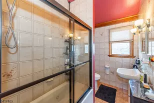 104 Lionshead Dr W, Wayne, NJ 07470 - Photo 23