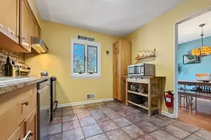 85 Powder Horn Dr, Lopatcong Township, NJ 08865 - Photo 9