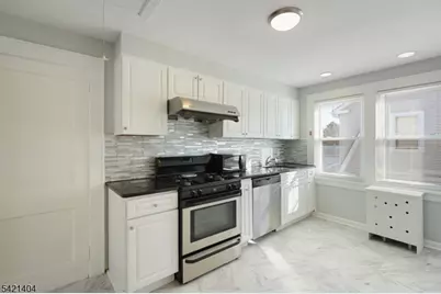 23 Meeker Pl Unit #2, Millburn, NJ 07041 - Photo 7