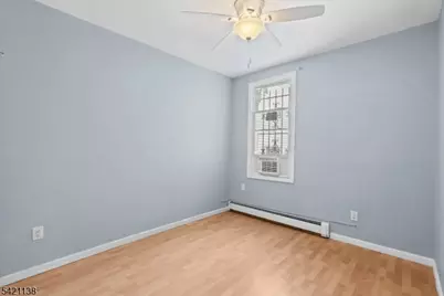 16 Hinsdale Pl, Newark, NJ 07104 - Photo 7