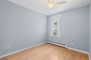 16 Hinsdale Pl, Newark, NJ 07104 - Photo 7