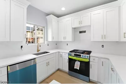 704 Green Ln, Union Township, NJ 07083 - Photo 3