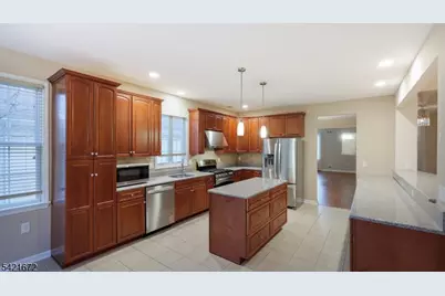 84 Patriots Way, Franklin Township, NJ 08873 - Photo 19