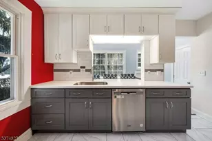 68 Macfarlan Ave, Hawthorne, NJ 07506 - Photo 7