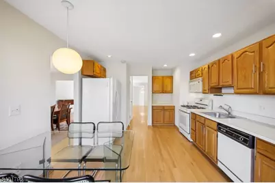 8 Village Green Ct, South Orange Village Twp., NJ 07079 - Photo 13