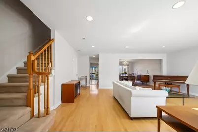 8 Village Green Ct, South Orange Village Twp., NJ 07079 - Photo 5