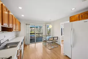 8 Village Green Ct, South Orange Village Twp., NJ 07079 - Photo 11