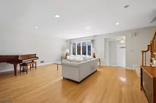 8 Village Green Ct, South Orange Village Twp., NJ 07079 - Photo 7