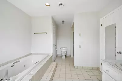 8 Village Green Ct, South Orange Village Twp., NJ 07079 - Photo 21