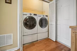 1403 Pointe Gate Dr, Livingston Twp., NJ 07039 - Photo 25