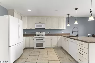 5 Eagles Nest Dr #5, Vernon, NJ 07462 - Photo 3