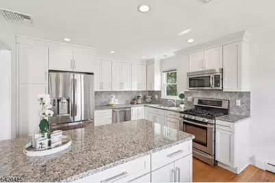 42 Nomahegan Ct, Cranford Township, NJ 07016 - Photo 9