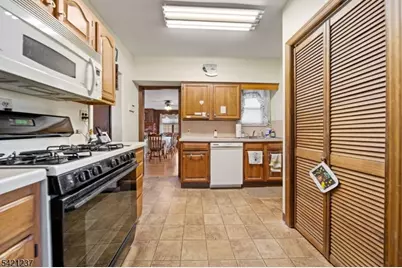 125 Merritt Ave, Bergenfield, NJ 07621 - Photo 11
