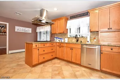 7 Jefferson Pl, Wayne, NJ 07470 - Photo 13