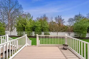 47 Harvey Ct, Clark Township, NJ 07066 - Photo 3