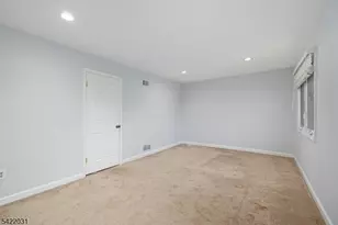 33 Stockton Ct, Parsippany, NJ 07950 - Photo 21