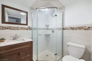 33 Stockton Ct, Parsippany, NJ 07950 - Photo 19